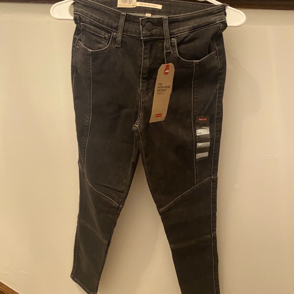 Women’s Levi High-Rise Ankle Skinny